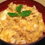 鶏三和 - 名古屋コーチン親子丼/皮目は確かに歯応えありも正肉はふっくら柔らか