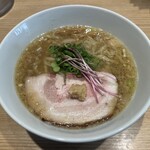 しおらーめん進化 - 背脂生姜のしおらーめん(手揉み麺)