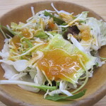 伝説のステーキ屋 - 料理写真:女性にはサラダがサービス