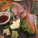 立川酒場 魚丸 - 刺身盛り合わせ3点