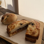 ツェルマット - キャラメル甘栗クリームチーズベーグル、茄子とミートのクロックムッシュ