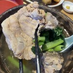 めしなる木 - キビまる豚の肉骨汁