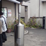 本格手打うどん おか泉 - 店の外に設置している暖房器具