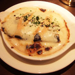 ビストロ ラ・シブレット - 天然真鰯とジャガイモ ウォッシュチーズのせ焼き(1470円)