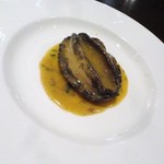 エノテカ・ラ・リコルマ - 函館産蝦夷アワビのトリフォラータ　あわびのだしのソース