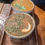 スペキエ - 海老カレーと帆立カレー（手前）