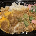 ランドロームフードマーケット - 料理写真:カツ丼