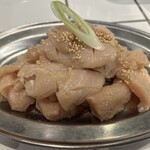 ホルモン焼肉 天竜 - 「ミノ」2人前です。よく見ると分かりますが、隠し包丁で細かい切れ込みが入っており、柔らかい歯切れの良い一品です。丁寧な仕込みです。