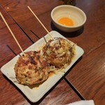 大衆酒場 ABURU。 - 左が月見つくね、右がチーズつくね