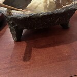 そばきり 日曜庵 - そばがきの器の足。その他の食器もとても興味深い