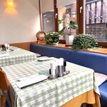 氷見牛ステーキ＆ワイン レストラン トロイカ - 店内。