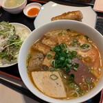 ベトナム料理 Momo Chan - ブンリュクア