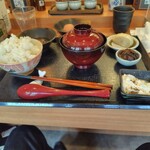 ごはんと。 - ご飯大盛り　焼魚以外が始めに来ました　ご飯に白塩をかけて食べると良いですよと書いて有りました