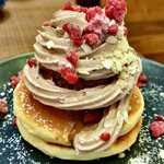 倉式珈琲店 - チョコレートとラズベリーのホットケーキ