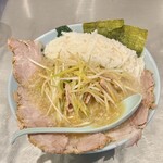 ラーメンショップ 新守谷店 - ネギトロチャーシュー麺