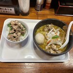 魔乃巣 - "カレーヌードルズ"970円に"味玉"120円をトッピング&"チャーシューごはん"300円♪