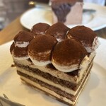 ケーキ パスタ&バール いすずカフェ - ティラミス