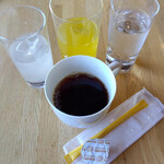 アシリ・和来 - りんごジュース/オレンジジュース/水/ホットコーヒー