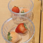 レストラン アイリス - デザートバーとは別に、店員さんが各テーブルに配膳してくれたフルーツサービス