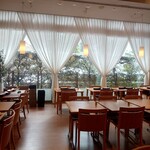 レストラン アイリス - 心配になるほどお客様がいない店内でした