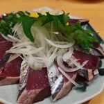 大衆沖縄料理 島酒場ワタリ - ボリューミーなカツオ指し。