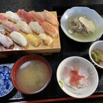 51丸 食堂 - 料理写真:【ランチ限定15食】おまかせ寿司と日替わりスープ