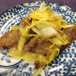 赤坂 四川飯店 - 牛サーロインと黄ニラの黒胡椒炒め