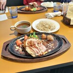 Ｇ.Ｇ.C. - GGCハンバーグ チーズ入り目玉焼のせ