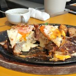 Ｇ.Ｇ.C. - GGCハンバーグ チーズ入り目玉焼のせ