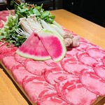 水炊き吟醸もつ鍋 由乃 - 