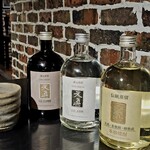 居酒屋 磚瓦橫丁 - 天真　玻璃杯780日圓
                      天領酒造所製造的燒酒「天真」系列，主要有米燒酒、麥燒酒和蕎麥燒酒三種，特色在於各種原料的風味，散發出芳醇的香氣和清淡的口感。