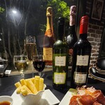 居酒屋 磚瓦橫丁 - ワイン　白・赤　　　グラス　650円～　　　　　　　　デキャンタ500㎖　1800～　スパークリングワイン　時価　スタッフへお問い合わせください。