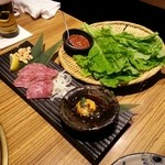 焼肉居酒家 韓の台所 - 牛刺とサンチェ