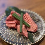343981964 - 霜降りタン 1800円