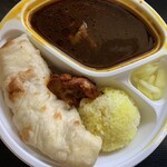 マハトマ - カシミール　ルー大盛り　ハーフナンはくるくる巻かれてます