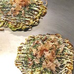 将軍 - 将軍特製モダン（そば入り）（手前）＆ すじ ねぎ焼（そば入り）