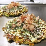 将軍 - 将軍特製モダン（そば入り）（手前）＆ すじ ねぎ焼（そば入り）