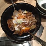 炭火焼肉 石垣庵 - 石垣牛の牛すじ石焼きご飯