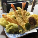 そばの実 - 天ぷらさんは　すごい量！