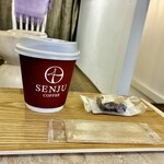 SENJU coffee - ブレンドコーヒー　千住ブルボン（左側）、ブラウニー　220円（右側）