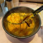 三国そば - かけそばカレー味辛口チーズトッピングおにぎり