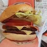 A&W - 圧巻スーパーモッツァバーガー。