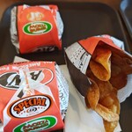 A&W - スーパーモッツァバーガーにJrモッツァバーガーにホームメイドポテトチップス。