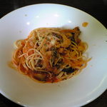 トラットリア・コバスタイオ - スパゲッティパンチェッタとキノコのトマトソース