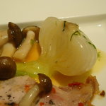 ラール・エ・ラ・マニエール - (2010/03)茨城産ハーブ豚のロースト　葉玉葱　バナナのソース。