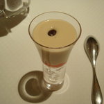 ラール・エ・ラ・マニエール - (2010/03)コーヒーのエスプーマ　チョコレート葡萄とタピオカのビネガー。