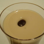 ラール・エ・ラ・マニエール - (2010/03)コーヒーのエスプーマ　チョコレート葡萄とタピオカのビネガー。