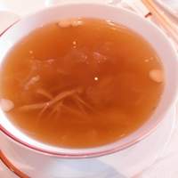 龍天門 - シェフのおすすめスープ。朝鮮ニンジンが入っていて元気になりそう