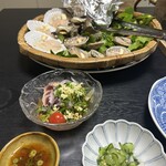 しらきや - 華やかなテーブル