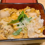 なか卯 - 料理写真:絶品親子重。塩味の焼き鳥が添えられているんですがものすごくふわふわで柔らかい。歯応えのある鶏肉好きとしてはうーん。お出しの味付けはしょっぱすぎず美味しかったです